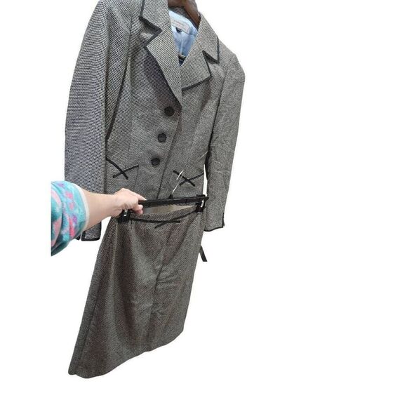 Tahari 4 skirt suit - Picture 8 of 16